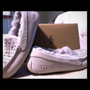 Woman’s size 7 Ugg slippers